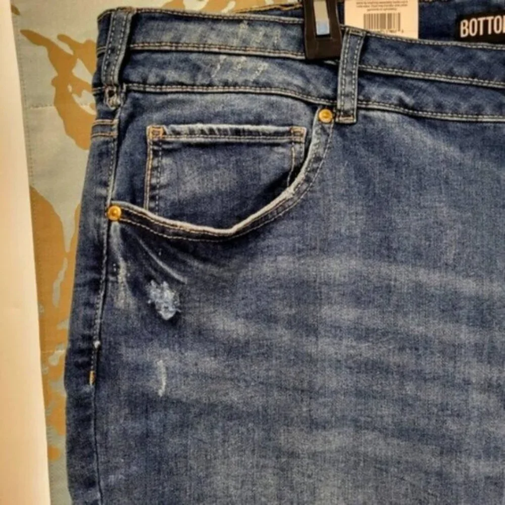 Denim Cotton  Skinny Capri NWT Women's Sz 24 - Picture 3 of 8